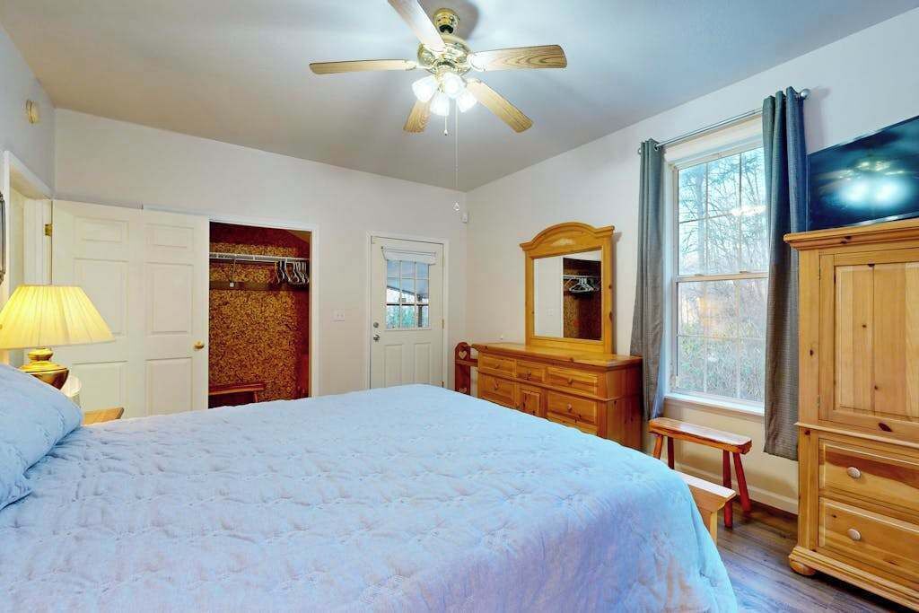 Photo of Bedroom in Sylva