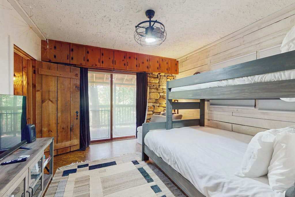 Photo of Bedroom in Horse Shoe