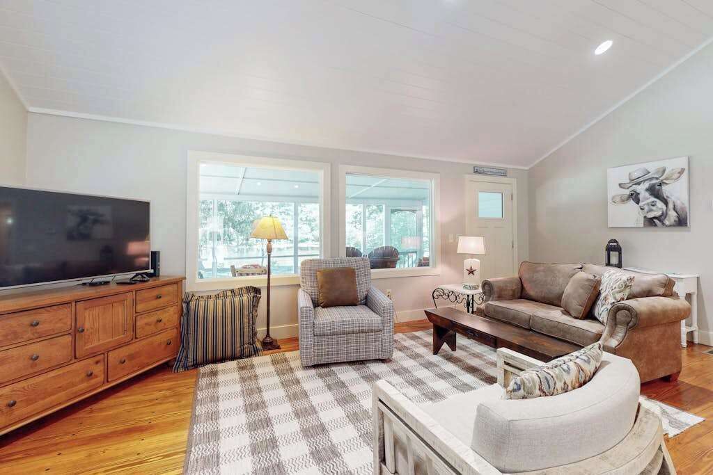 Photo of Livingroom in Flat Rock