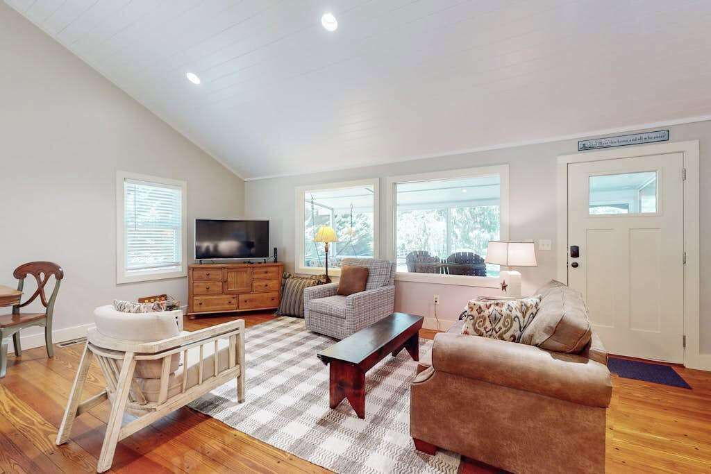Photo of Livingroom in Flat Rock