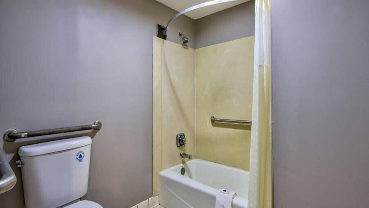 Photo of Bathroom in Jeffersonville - Clarksville