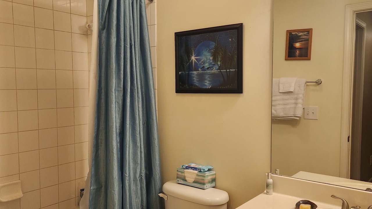 Photo of Bathroom in Hurwood Heights