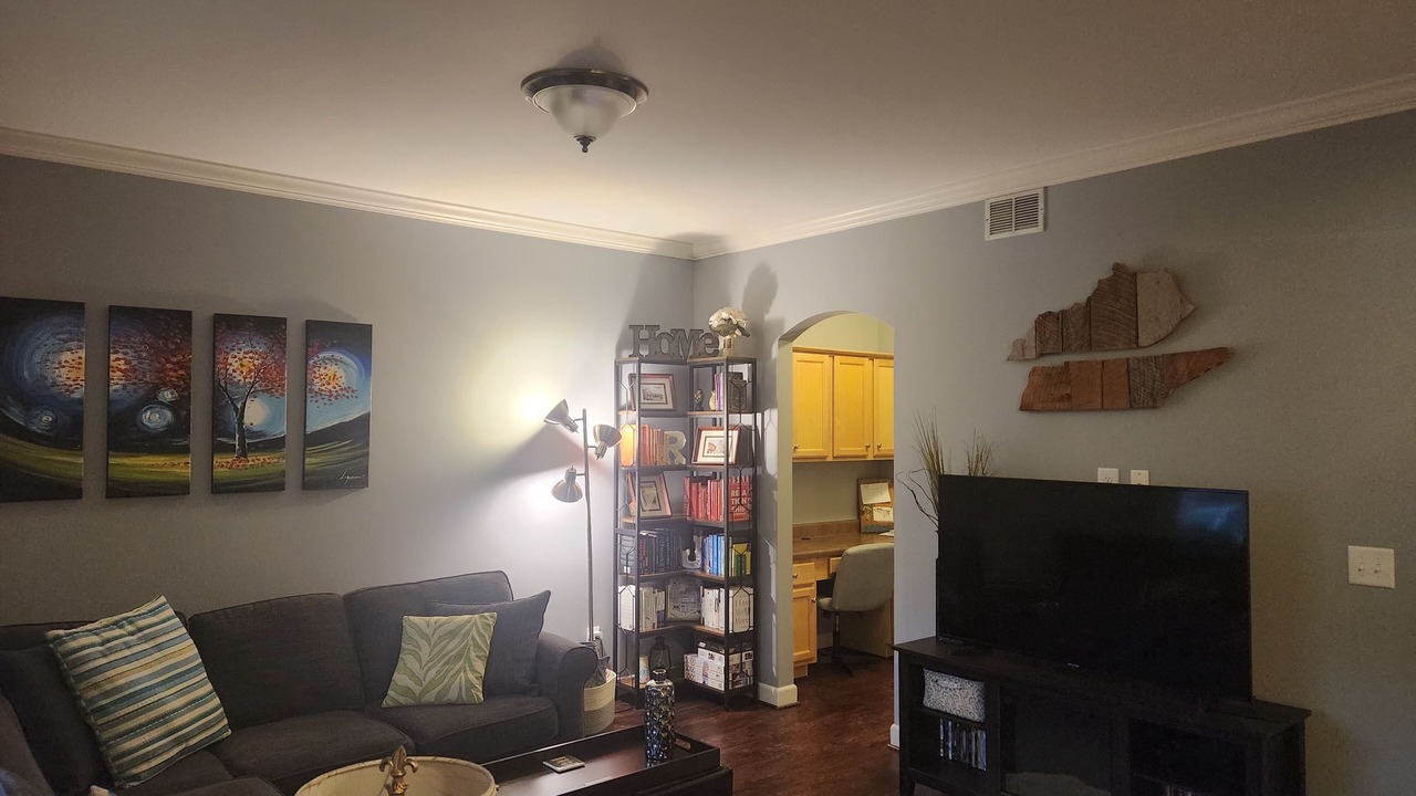 Photo of Livingroom in Hurwood Heights