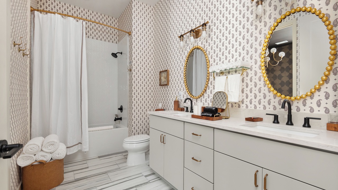 Photo of Bathroom in Music Row