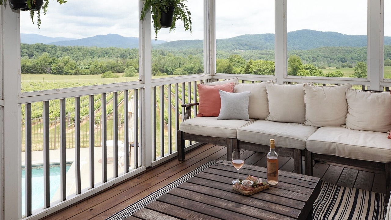 Photo of Livingroom in White Hall