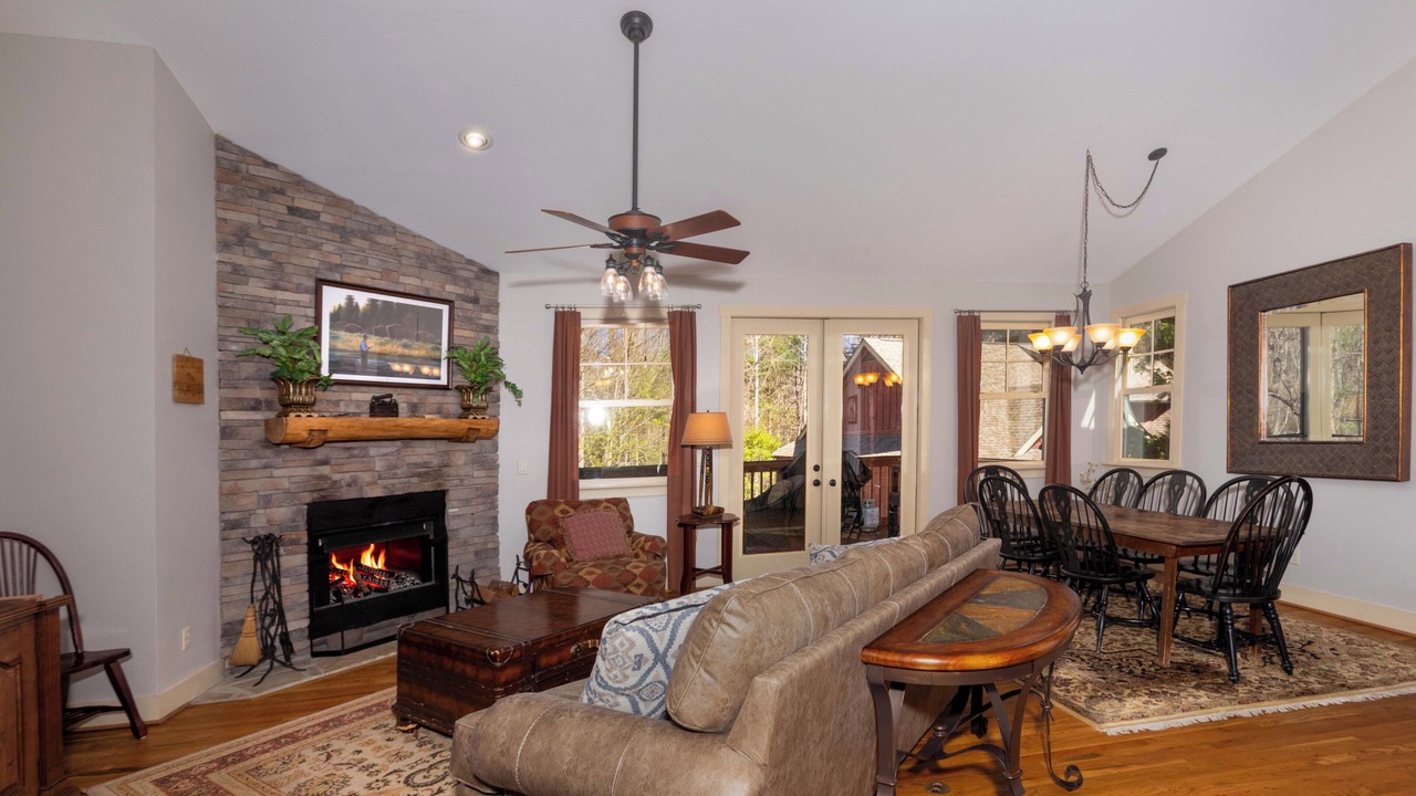 Photo of Livingroom in Bear Lake Reserve