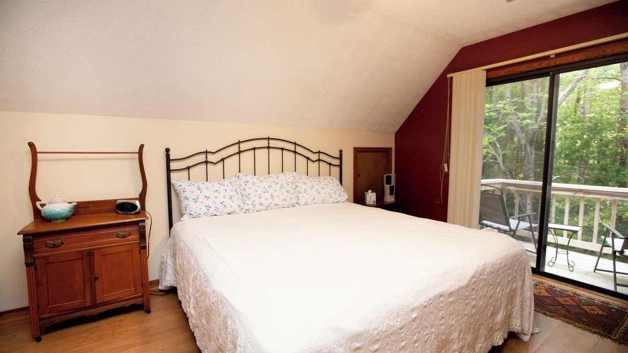 Photo of Bedroom in Andersonville