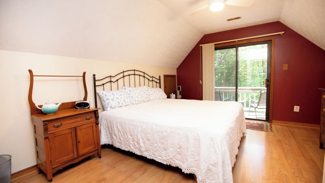 Photo of Bedroom in Andersonville