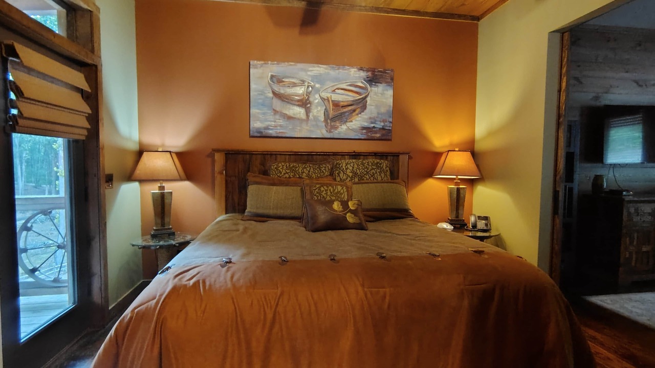 Photo of Bedroom in Morris Chapel