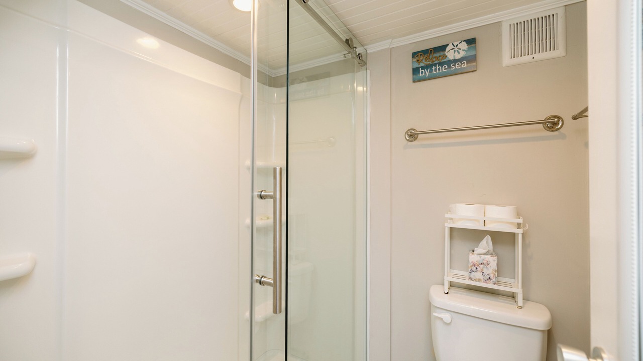 Photo of Bathroom in Airlie