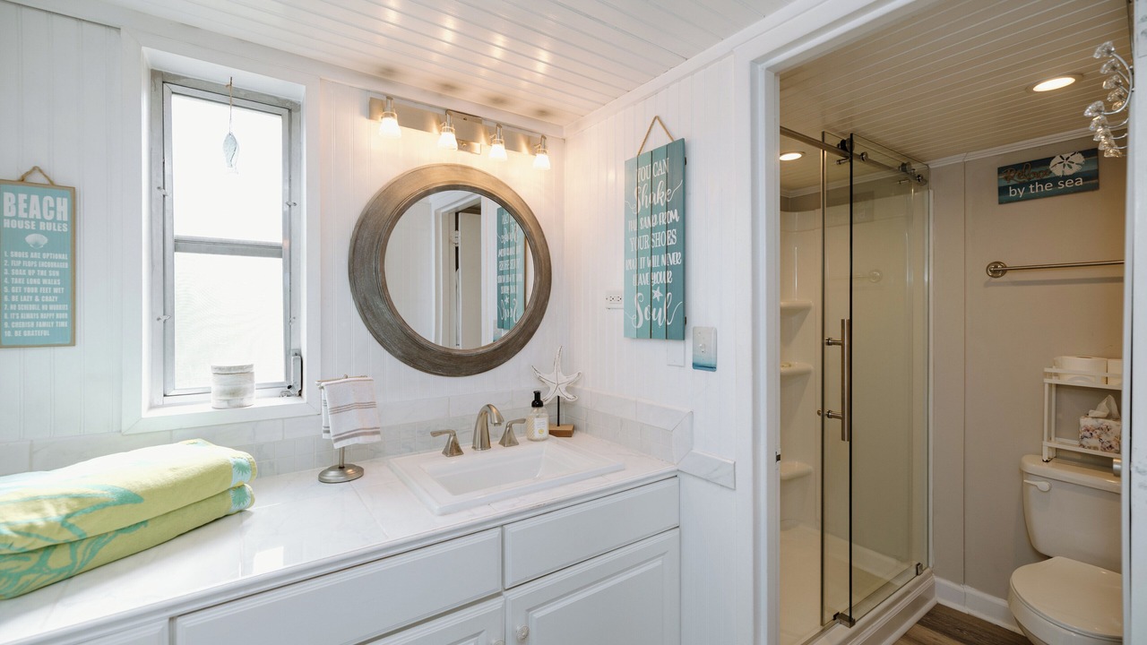 Photo of Bathroom in Airlie