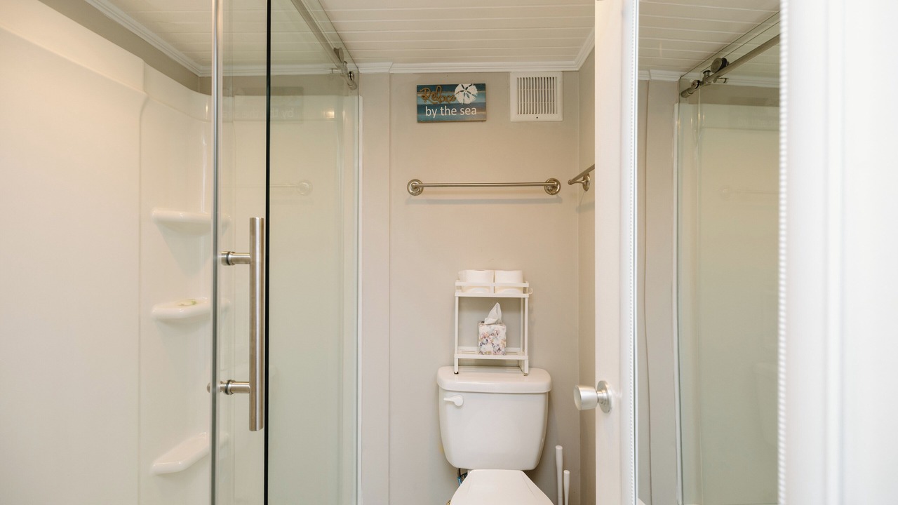 Photo of Bathroom in Airlie