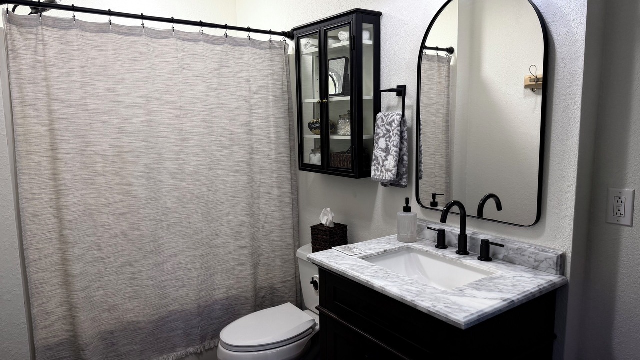 Photo of Bathroom in Manteo