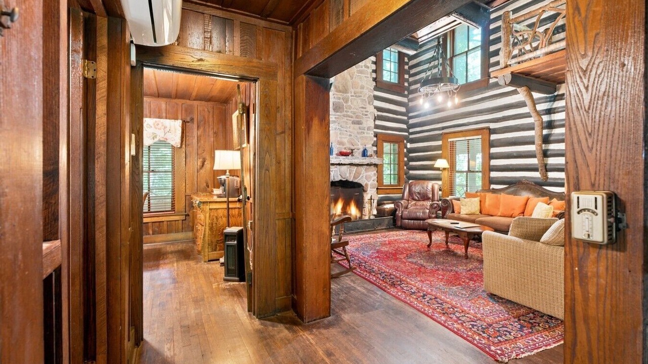 Photo of Livingroom in Rocky Bottom