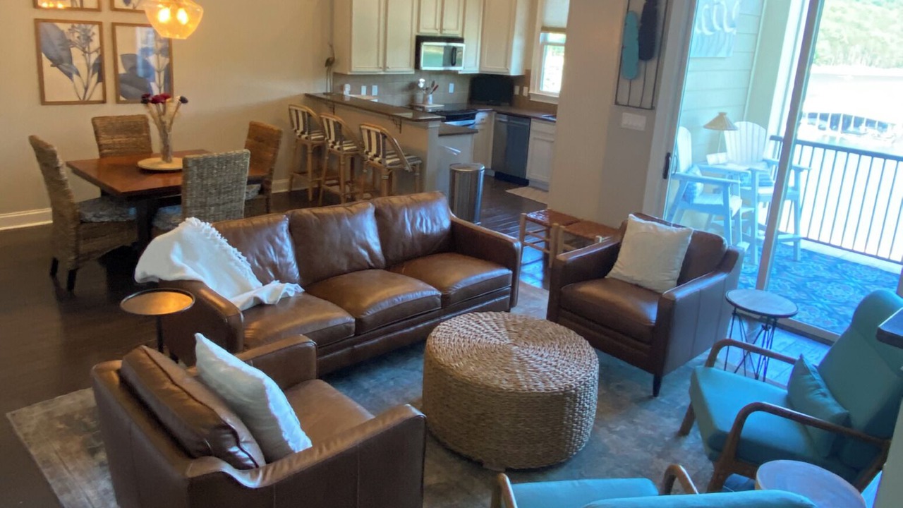 Photo of Livingroom in Andersonville
