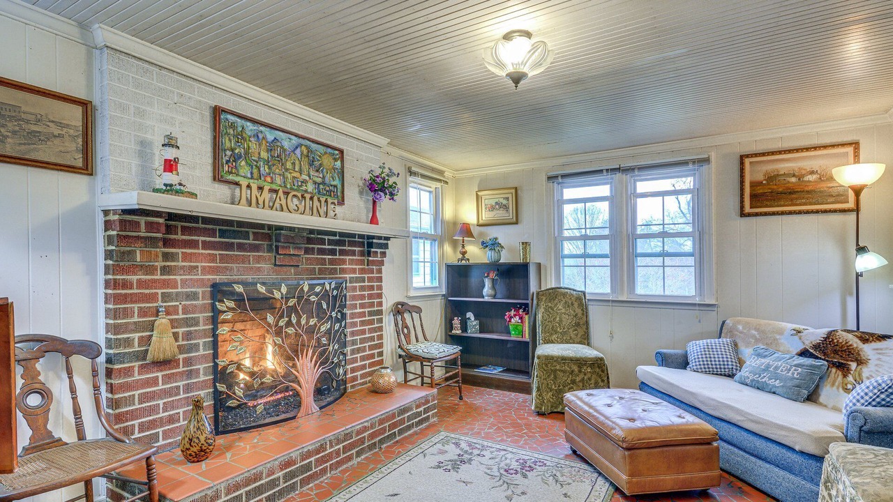 Photo of Livingroom in Peters Creek
