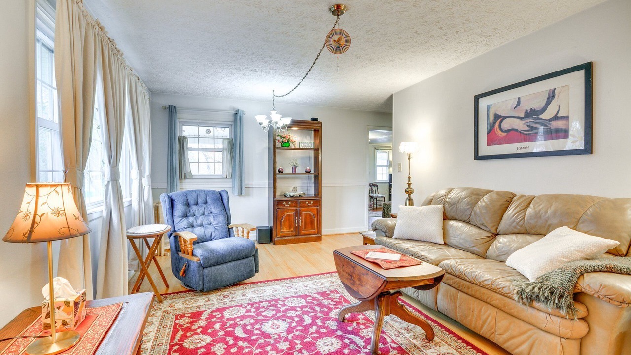 Photo of Livingroom in Peters Creek