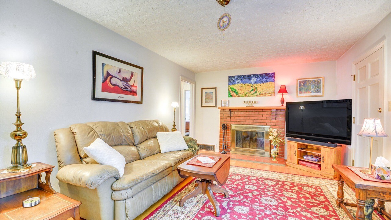 Photo of Livingroom in Peters Creek