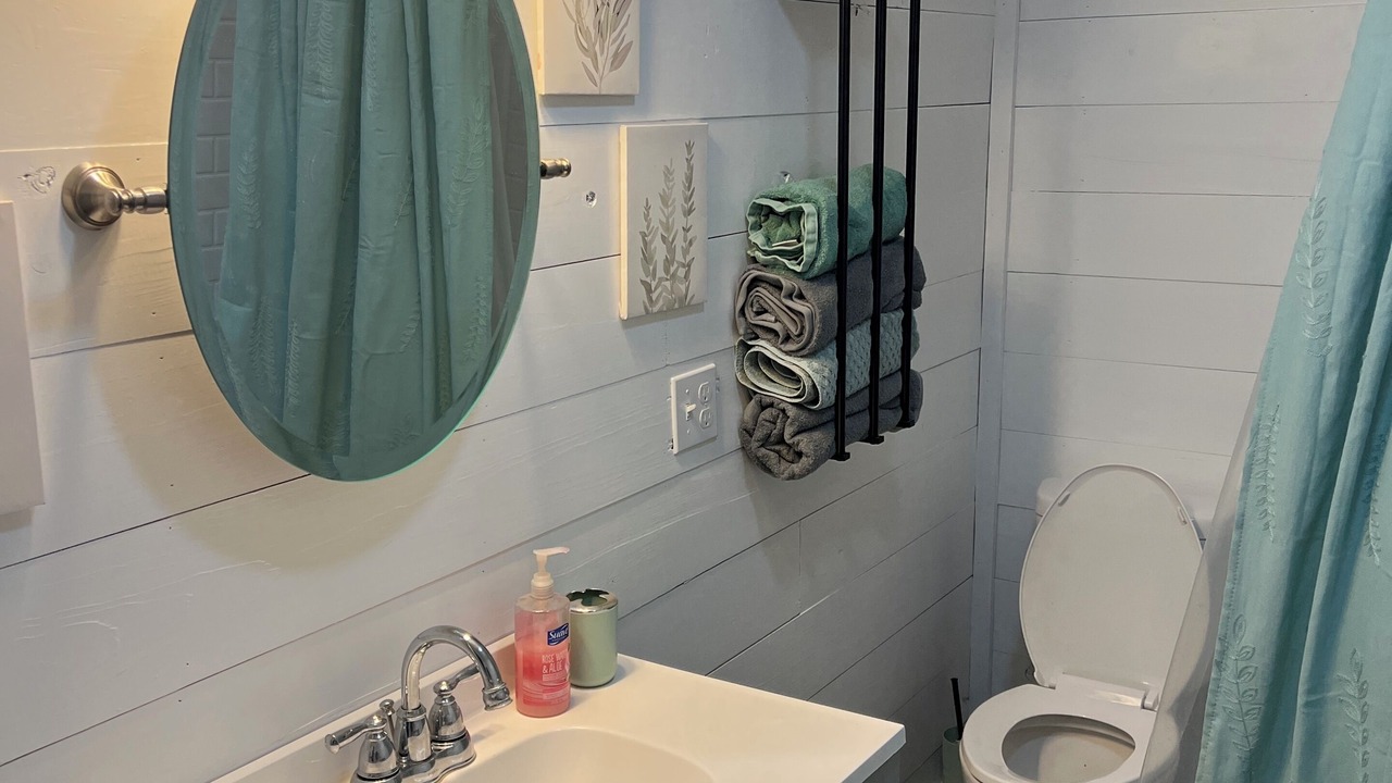 Photo of Bathroom in Byrdstown