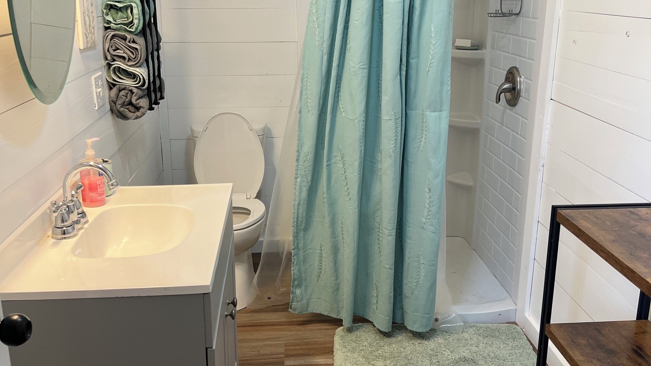 Photo of Bathroom in Byrdstown