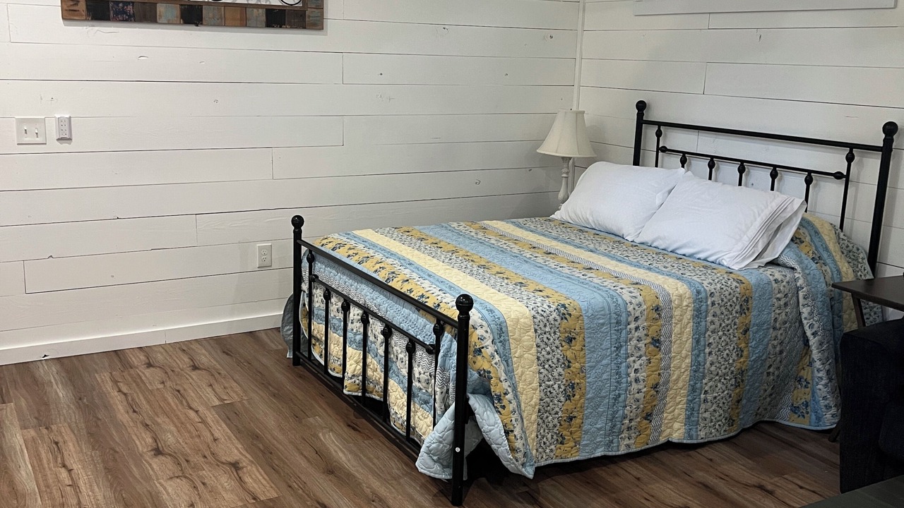 Photo of Bedroom in Byrdstown