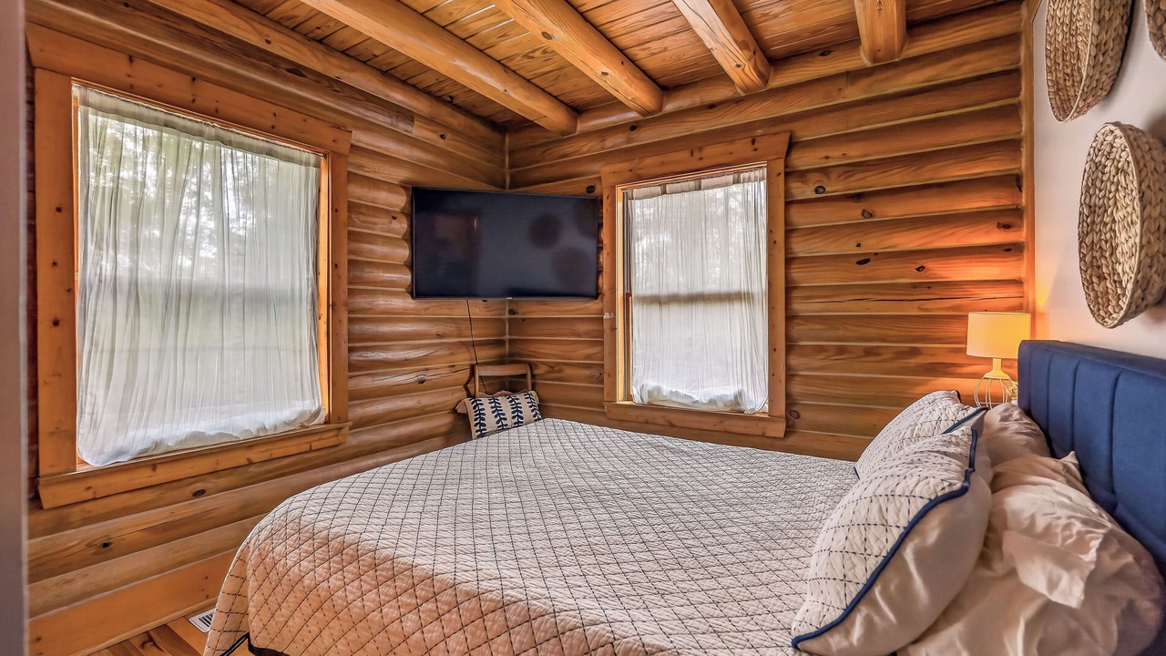 Photo of Bedroom in Monterey