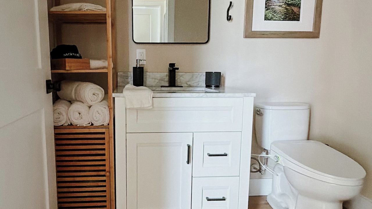 Photo of Bathroom in Court House