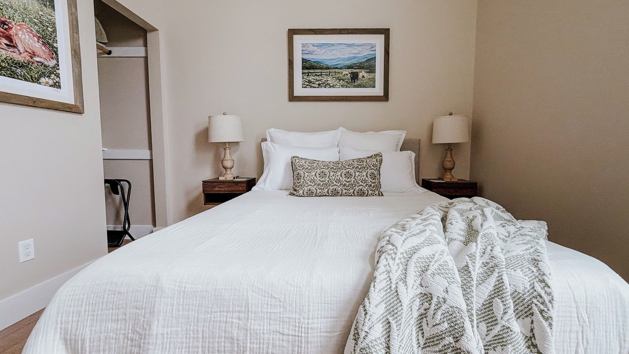Photo of Bedroom in Court House