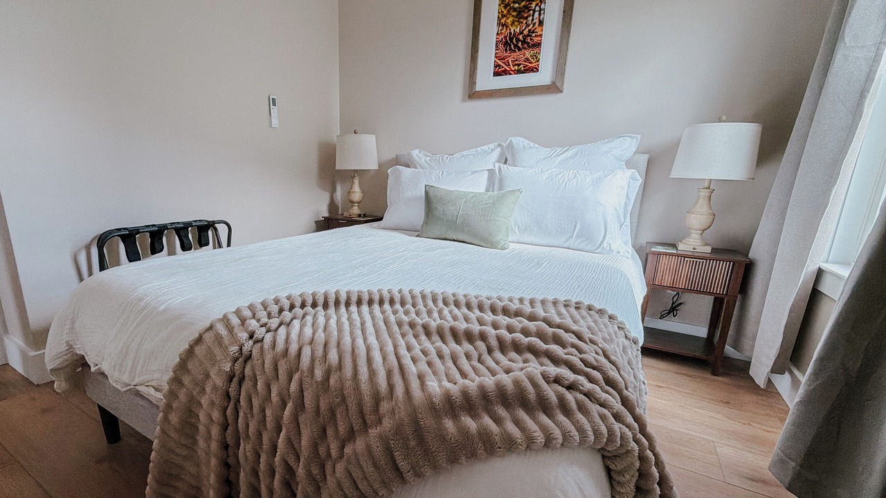 Photo of Bedroom in Court House