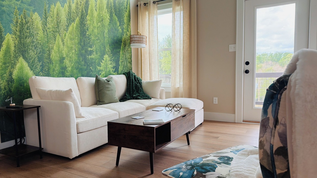 Photo of Livingroom in Court House