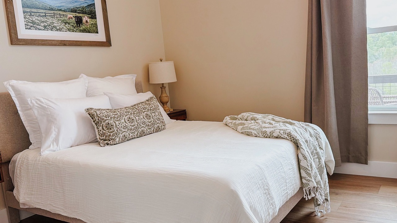 Photo of Bedroom in Court House