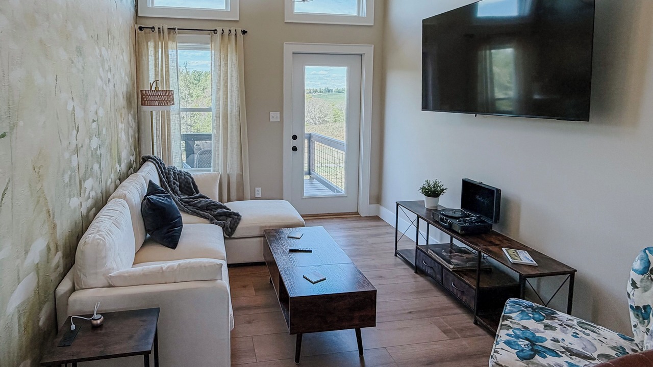Photo of Livingroom in Court House