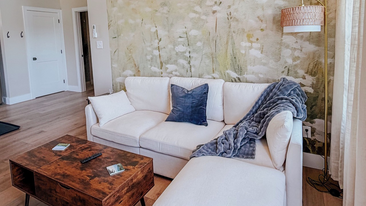 Photo of Livingroom in Court House