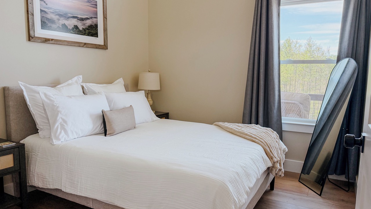 Photo of Bedroom in Court House