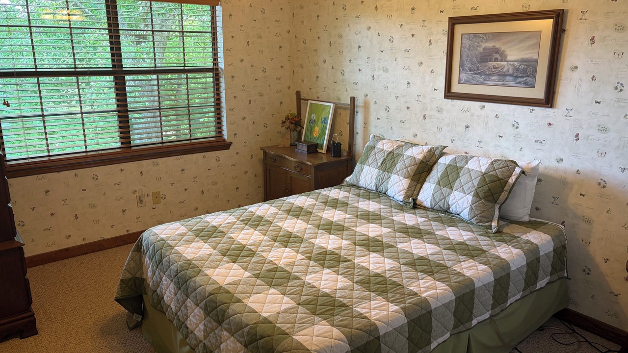 Photo of Bedroom in Benton