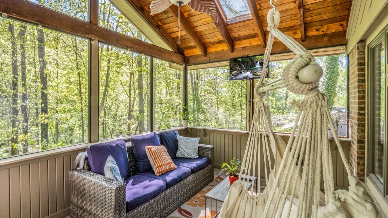 Photo of Livingroom in Hendersonville