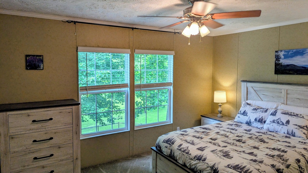 Photo of Bedroom in Cullowhee