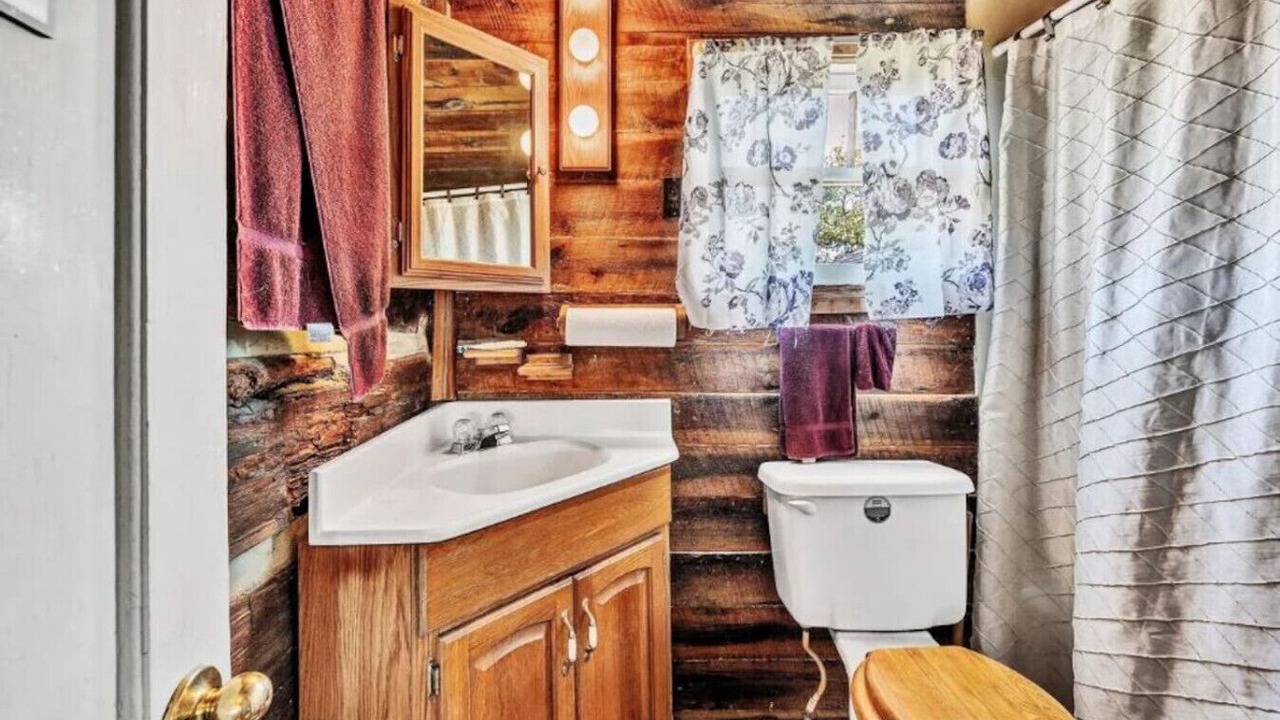 Photo of Bathroom in Burnt Chimney