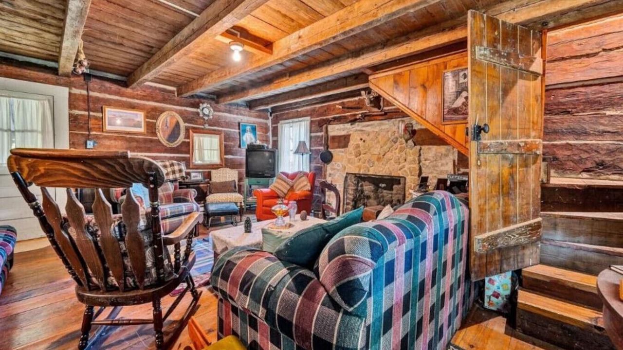 Photo of Livingroom in Burnt Chimney