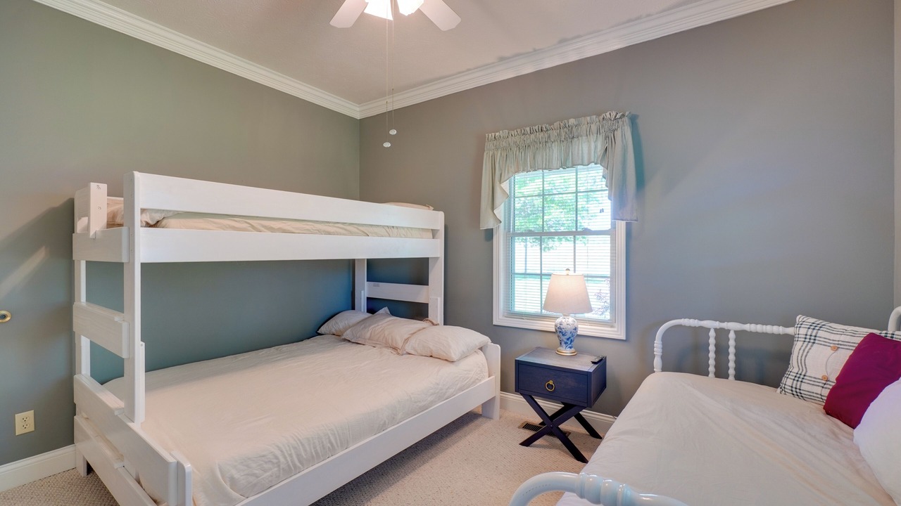 Photo of Bedroom in Byrdstown