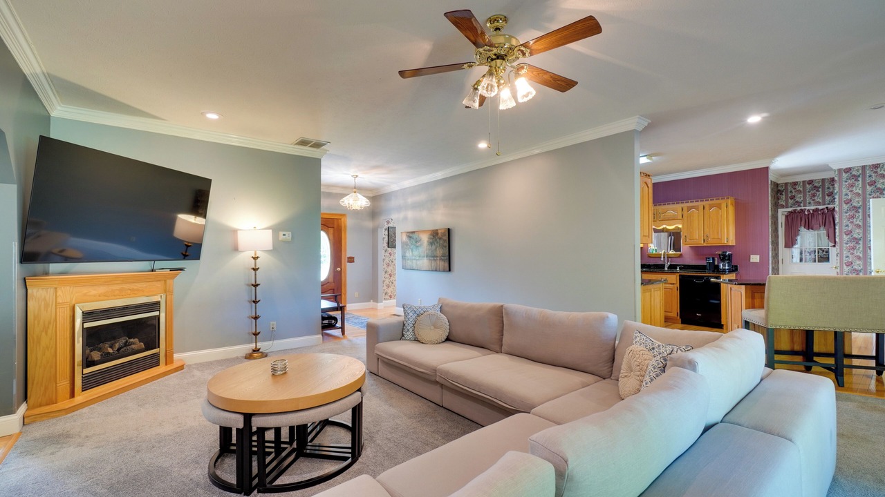 Photo of Livingroom in Byrdstown