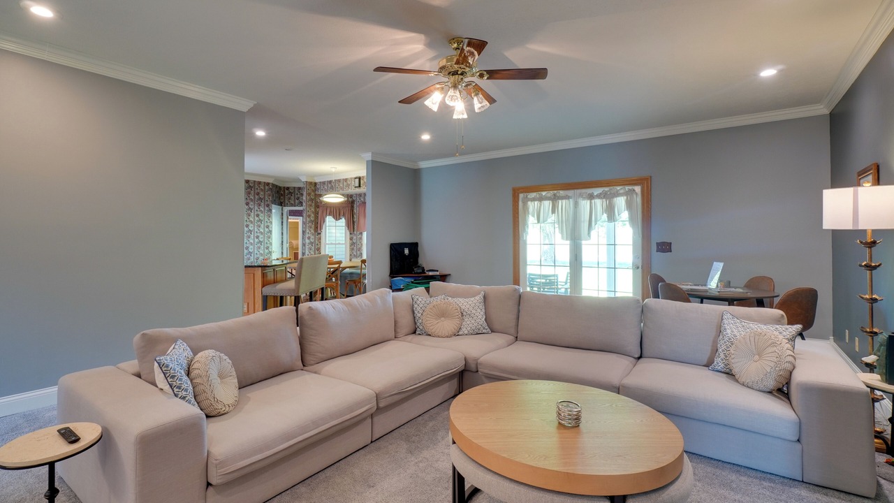 Photo of Livingroom in Byrdstown