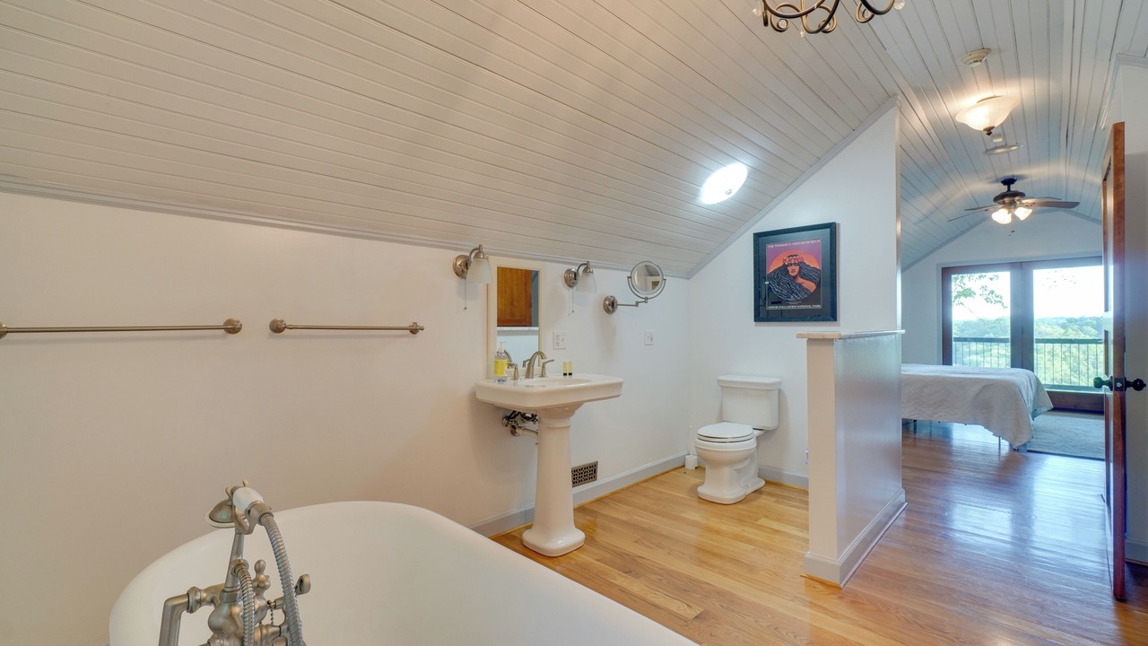Photo of Bathroom in Byrdstown