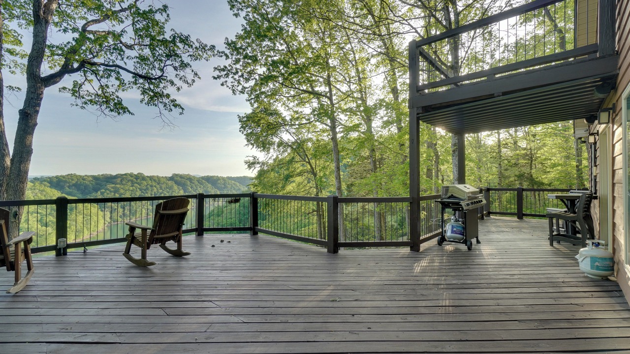 Photo of Patio Balcony in Byrdstown