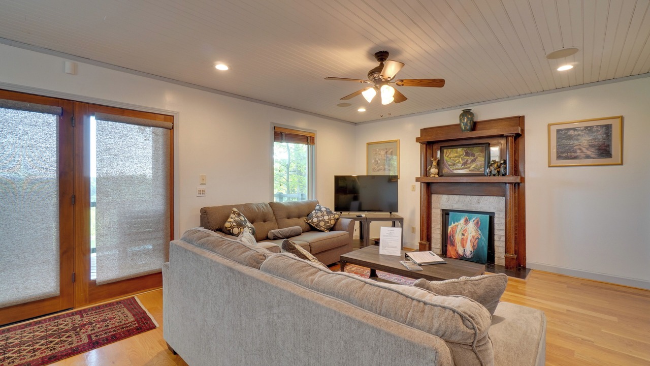 Photo of Livingroom in Byrdstown