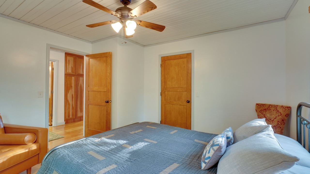 Photo of Bedroom in Byrdstown