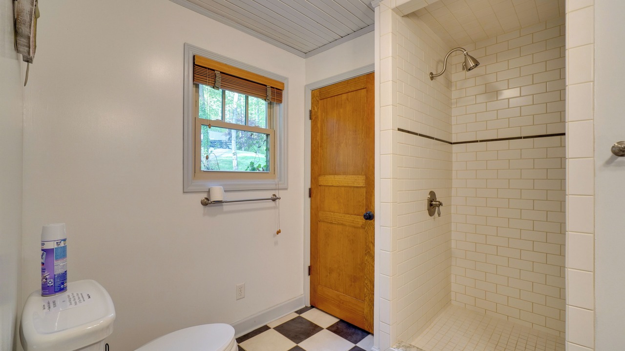 Photo of Bathroom in Byrdstown
