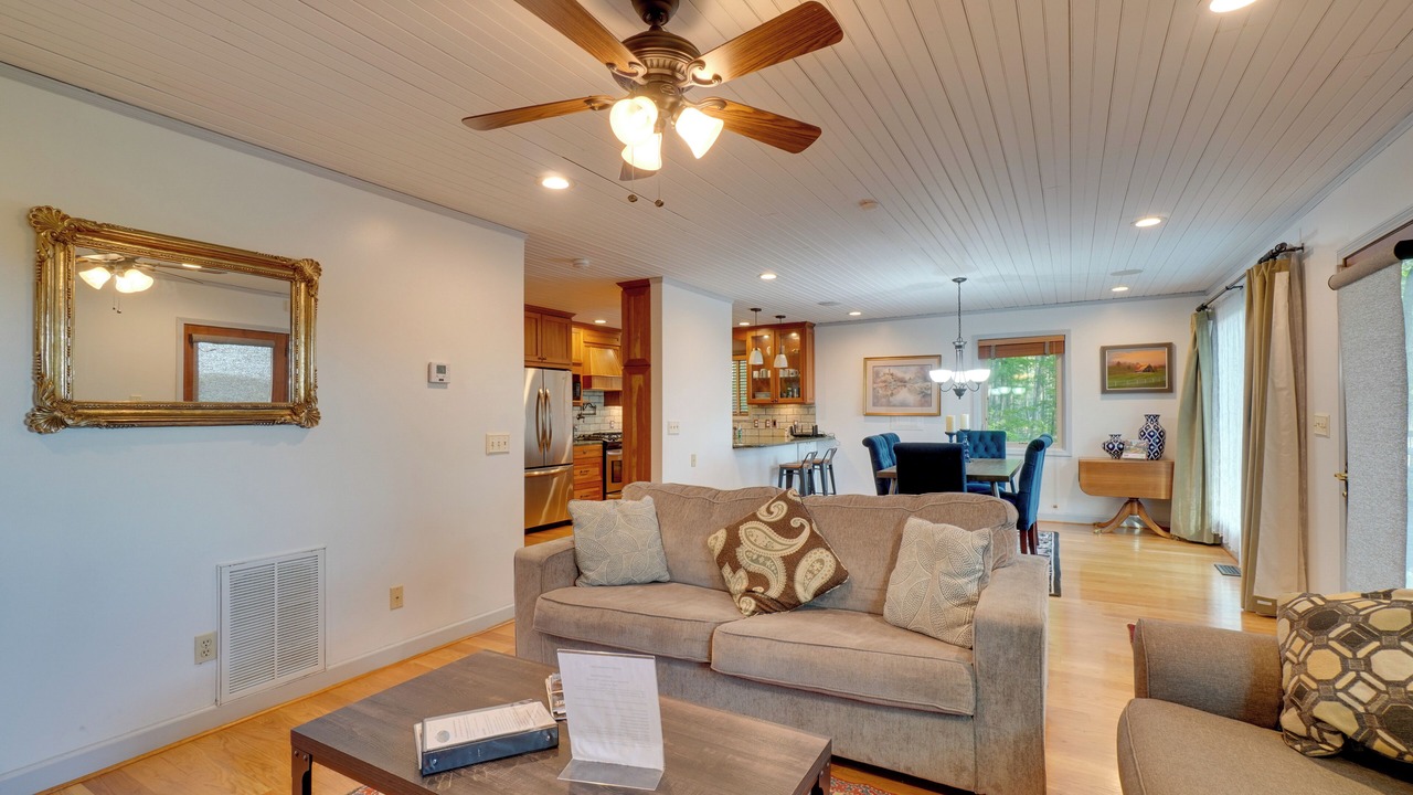 Photo of Livingroom in Byrdstown