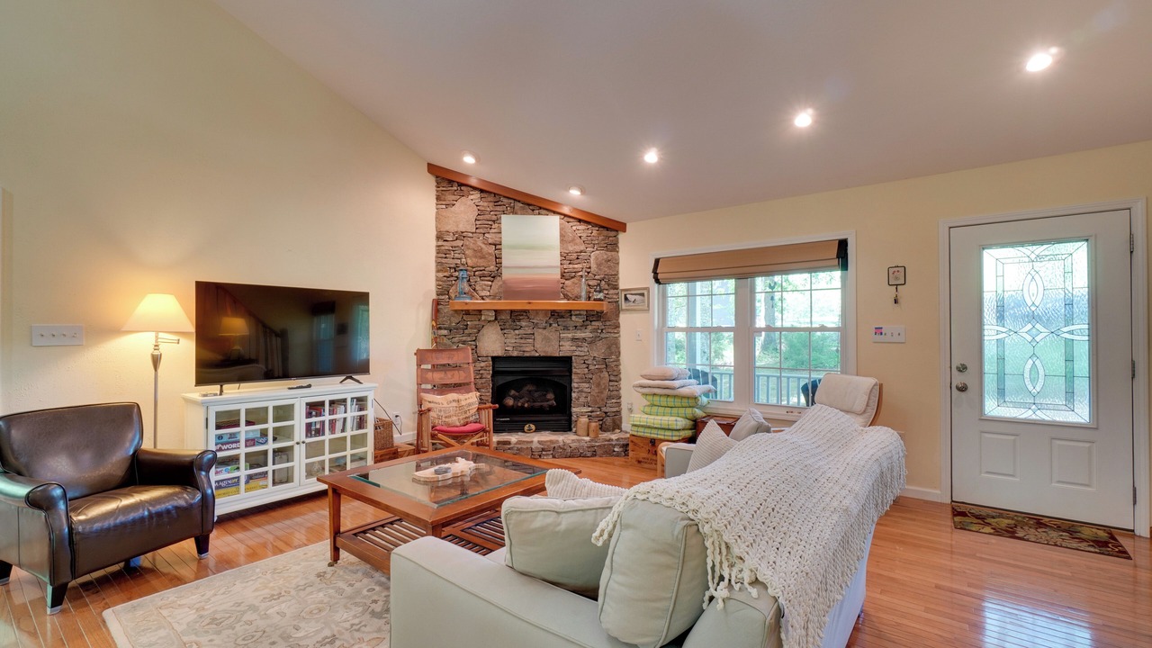 Photo of Livingroom in Byrdstown