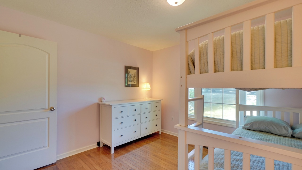 Photo of Bedroom in Byrdstown